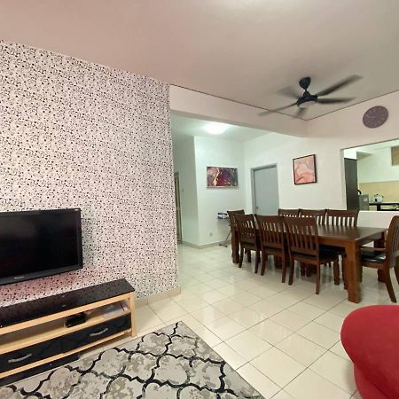Homestay Juta Mines Seri Kembangan Balakong Serdang Lama Exterior foto