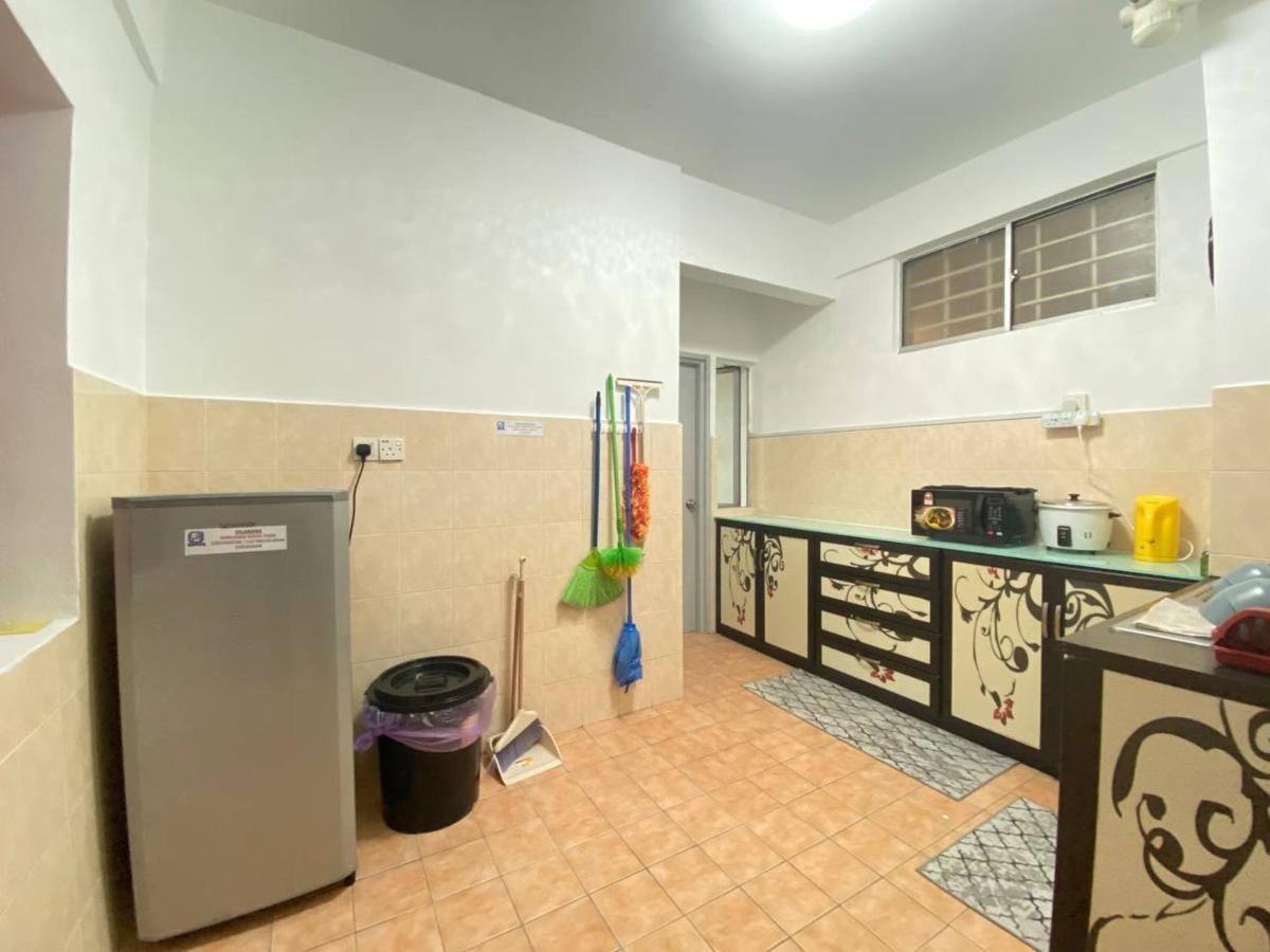 Homestay Juta Mines Seri Kembangan Balakong Serdang Lama Exterior foto